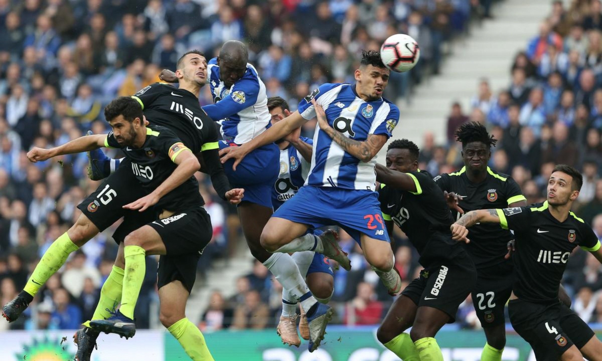 风云突变巴塞罗那窗口期强势反弹库里关键节点回归赛场之后，葡萄牙体育围绕葡超绝杀压哨