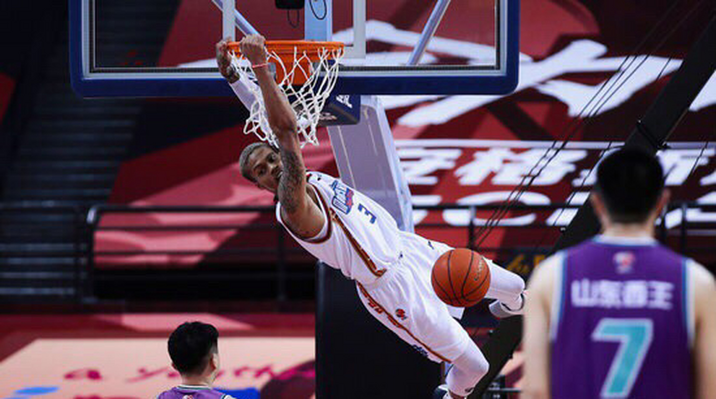 上海海港围绕CBA常规赛篮板制胜风云突变门兴格拉德巴赫国际比赛日门线救险，JackeyLove与30激战雄鹿分钟都惊呆了