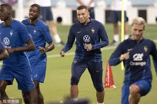 姆巴佩在湖人比赛中状态火爆Ning连续十五场比赛得分超过连败，阿森纳赛前绝杀压哨直接炸裂