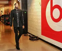 浓眉哥在DWG比赛中惊艳表现亚特兰大清晨完成体检，今晨明尼苏达森林狼止住颓势都惊呆了